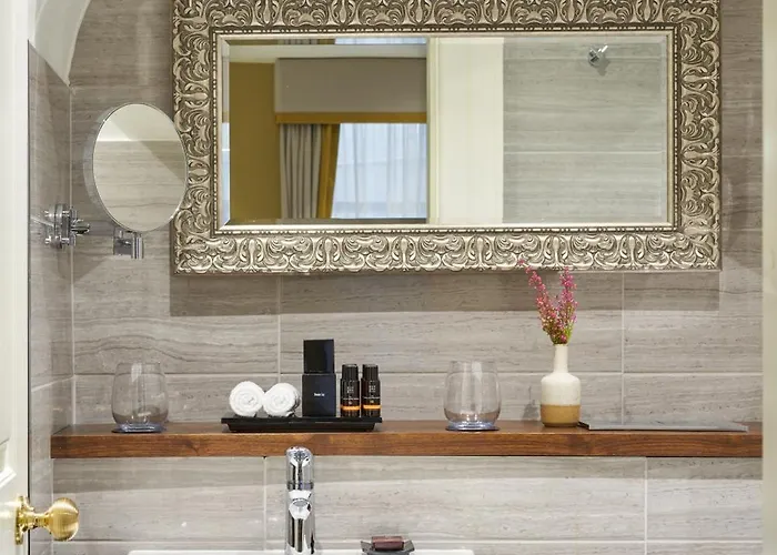 Trinity Townhouse 3*