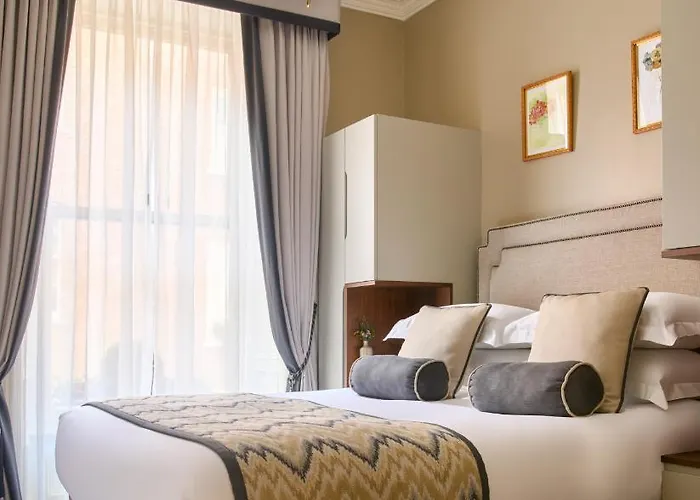 Trinity Townhouse 3*