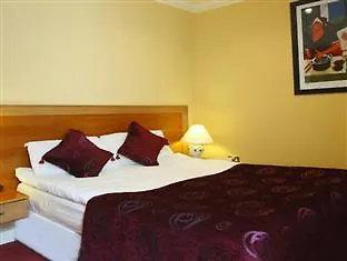 Trinity Townhouse 3*
