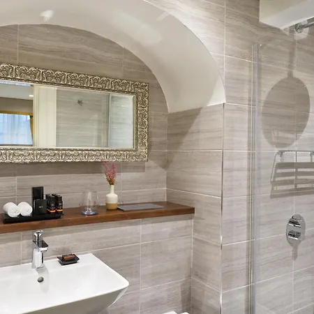 Trinity Townhouse فندق 3*