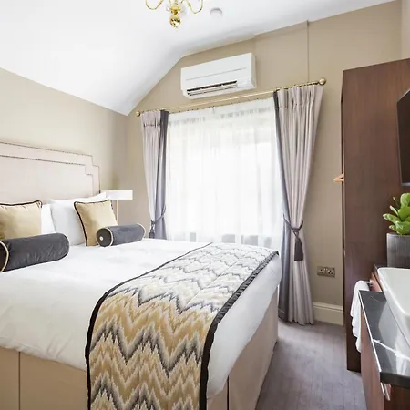 فندق Trinity Townhouse 3*
