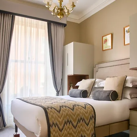 Trinity Townhouse 3*