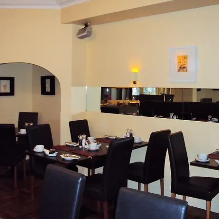 Trinity Townhouse 3*