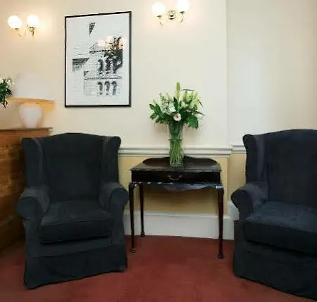 Trinity Townhouse فندق 3*