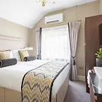 מלון Trinity Townhouse 3*