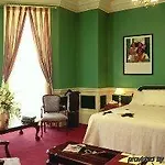 Trinity Townhouse 3*