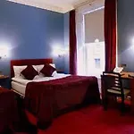 Trinity Townhouse מלון 3*