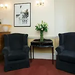 Trinity Townhouse מלון 3*