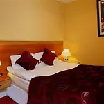 Trinity Townhouse מלון 3*