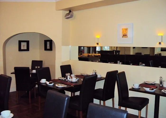 Trinity Townhouse 3*